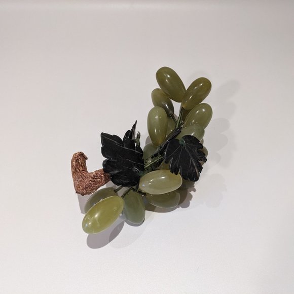 Beautiful Vintage MCM Mid Century Alabaster Green Grapes w. Carved Stone Leaves - Picture 3 of 8